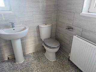 2 Cornwall - Bathroom.jpg