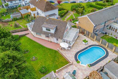 Wimbourne Crescent 14 Drone-2.jpg