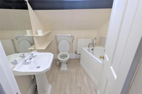 Bathroom (2).jpg