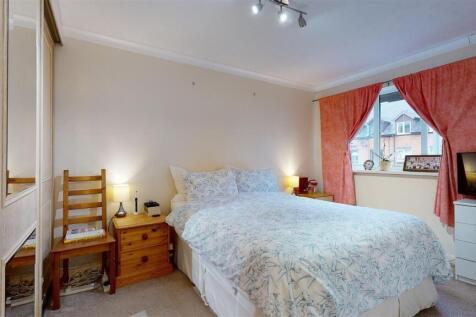 Bedroom 1.jpg