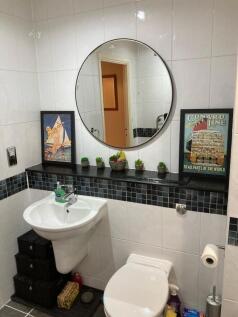 Bathroom (1).jpg