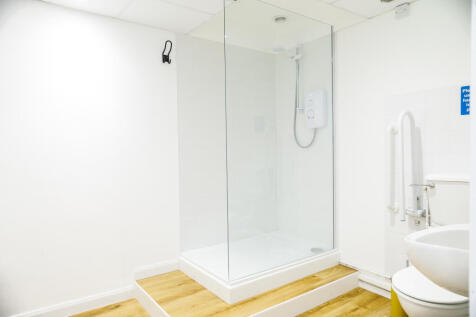 Shower room.