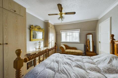 CAM04106G0-PR0080-STILL025.jpg