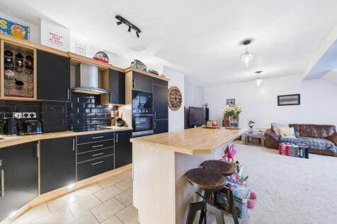 Open Plan Lounge / Kitchen
