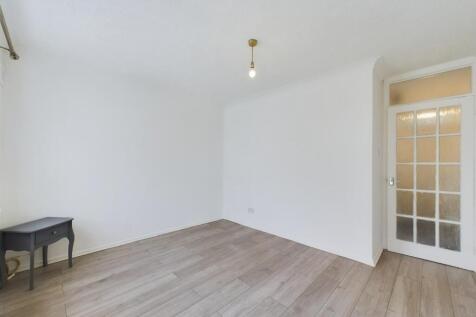 Lounge 1.jpg