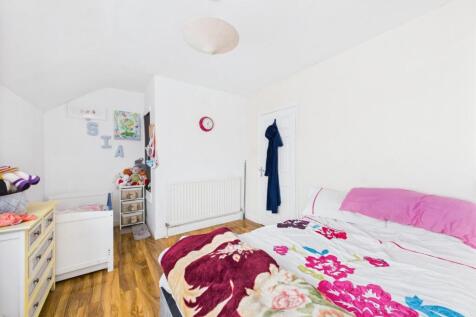 CAM04106G0-PR0162-STILL015.jpg