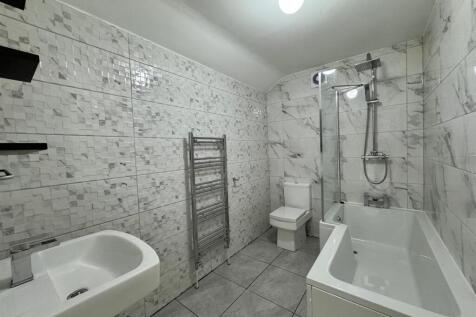 Ivy5Bathroom.......jpg