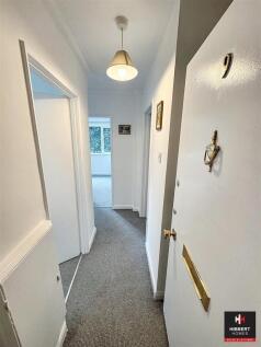 HALLWAY.....jpg