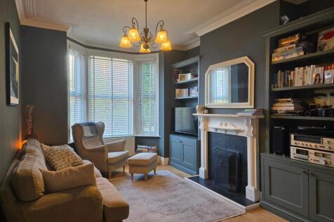 Living Room 1.jpg