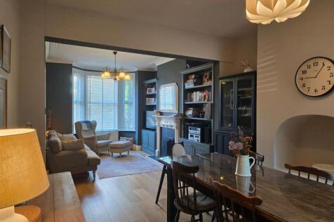 Living Room 2.jpg