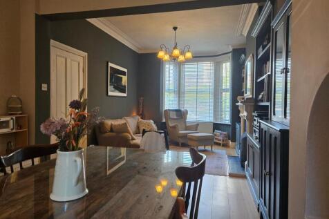 Living Room 3.jpg