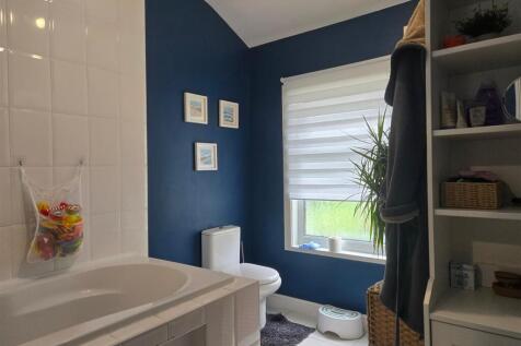 Bathroom 2.jpg