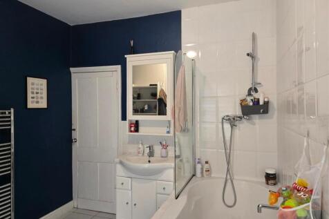 Bathroom 1.jpg