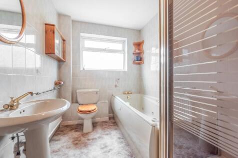 Bathroom &amp; Separate Shower Cubicle