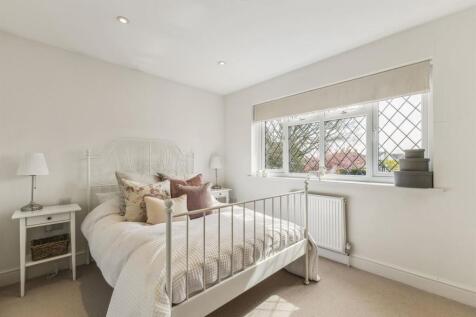 89601_1B Mytchett Road Mytchett(17)_low.jpg
