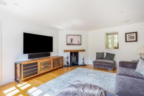 76950_3 The Courtyard Moor Park (9)_low.jpg