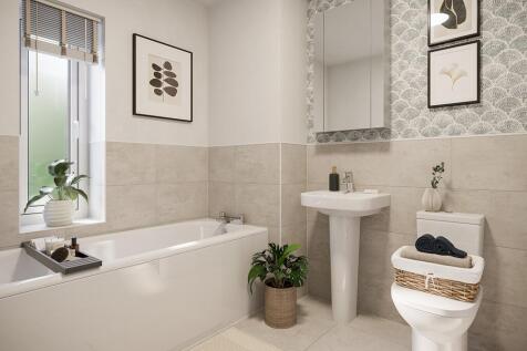 Large main bathroom
