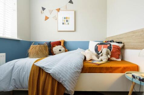 Ideal for a bedroom or home office