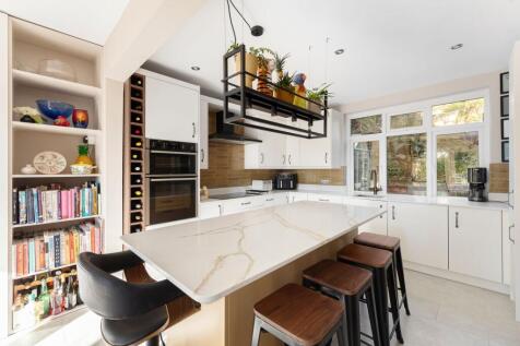 Kitchen / Dinning Room
