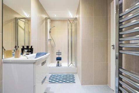 En-suite to bedrooms 1 &amp; 2