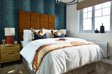 Second double bedroom with storage space