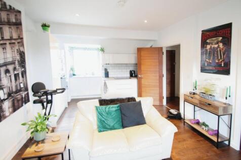 Livingroom/ Kitchen