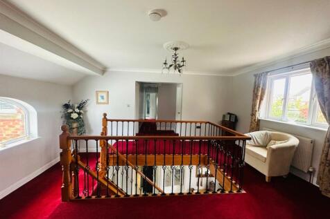 Stairs To First Floor Gallery Style Landing