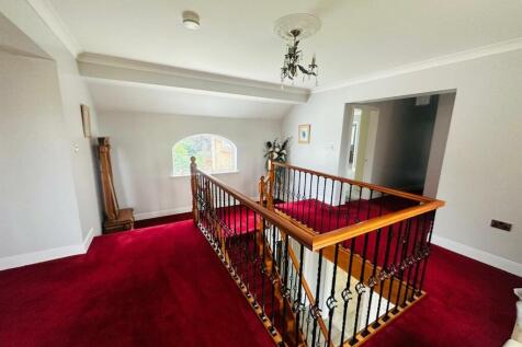 Stairs To First Floor Gallery Style Landing