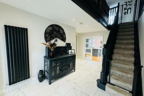 Stairs To First Floor Gallery Style Landing