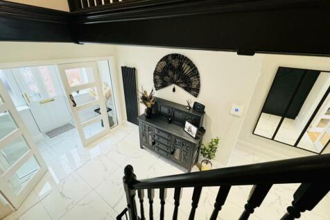 Stairs To First Floor Gallery Style Landing