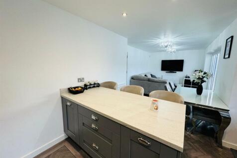 Kitchen Diner Living Area
