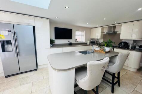 Kitchen Family Room