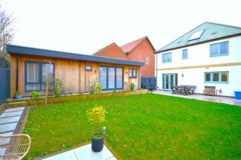 annexe and garden
