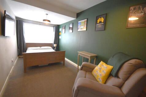 BEDROOM 4/PLAY ROOM