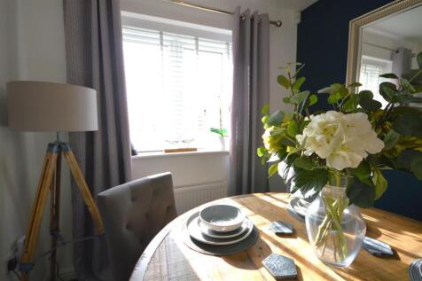 dining room/bedroom 4