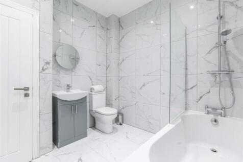 Bathroom 2.jpeg