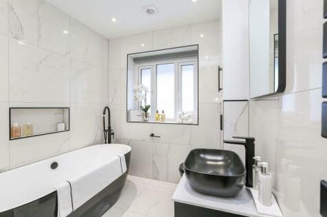 bathroom 1.jpeg