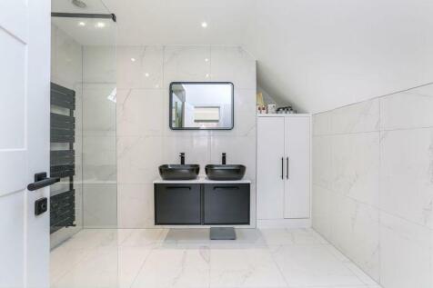 Ensuite.jpeg