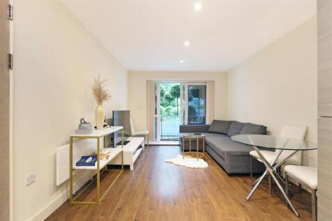 Living room 2.jpeg