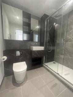Main Bathroom.png