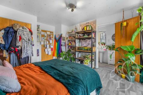 Principle Bedroom 2.jpg
