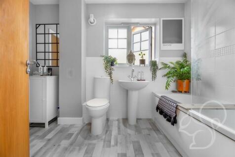 Family Bathroom.jpg