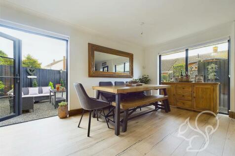 dining to garden