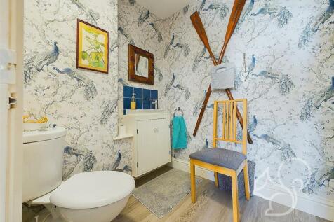 ground floor cloakroom