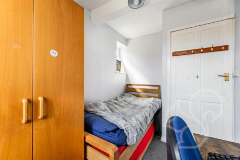 Fourth bedroom