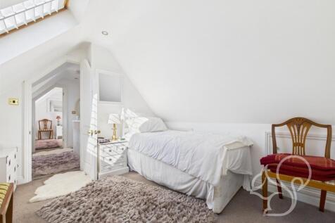 fifth bedroom