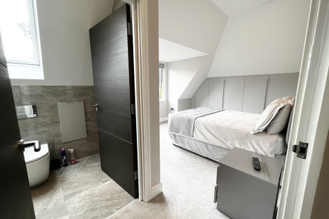 En-suite wet room 