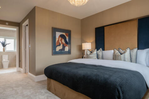 The Harrogate Lifestyle - Main Bedroom