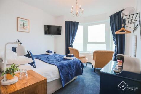 Irish Sea Bedroom (1).jpg