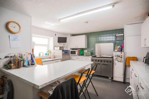 Kitchen (1).jpg